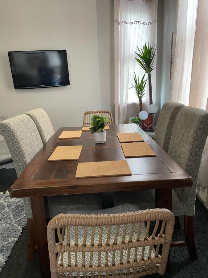 Perfect For Large Groups, Sleeps 15 Close To City Centre Sheffield Dış mekan fotoğraf